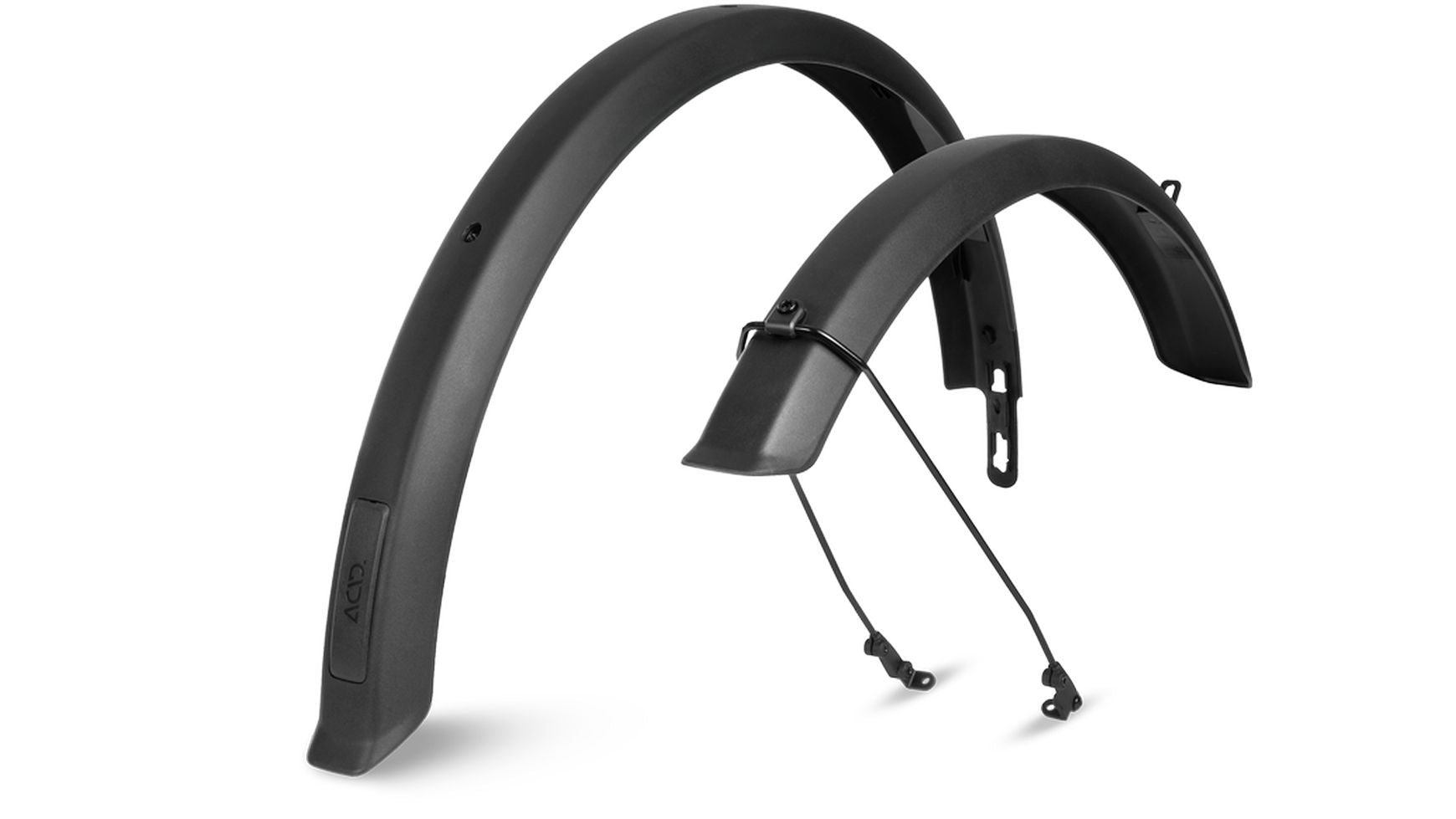 Abgebildet sind zwei schwarze ACID SIC 2.0 76 29" BB Mount Schutzbleche, ein großes und ein kleines mit Metallstreben am kleineren. Beide wurden von ACID entwickelt, um CUBE Hardtail-Bikes vor Schlamm und Wasserspritzern beim Radfahren zu schützen.