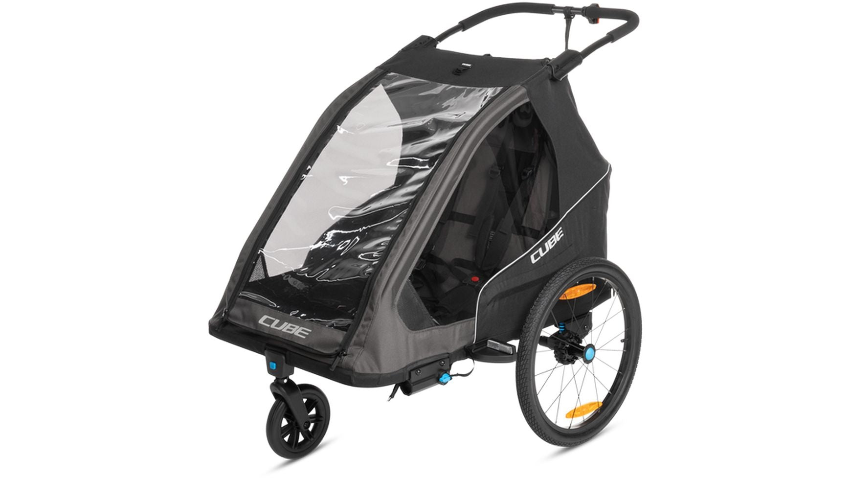 Der schwarz-graue Cube Double PURE Kinderanhänger von CUBE verfügt über drei Quick-Release-Räder, eine durchsichtige Frontabdeckung und ein sichtbares Branding an der Seite und auf der Vorderseite und wurde für den bequemen und stilvollen Transport von Kindern entwickelt.