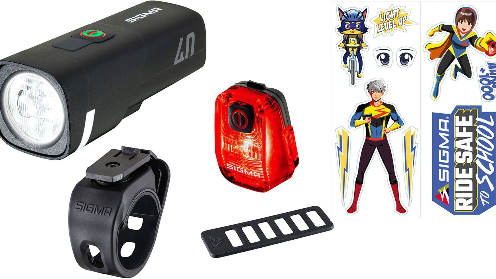 Das SIGMA AURA 40 / HIRO 10 Set RSTS enthält einen schwarzen AURA 40 Scheinwerfer, ein rotes HIRO 10 Rücklicht, zwei schwarze Gurte und Sicherheitsaufkleber mit Superheldenmotiven und Botschaften wie "Ride Safe to School".