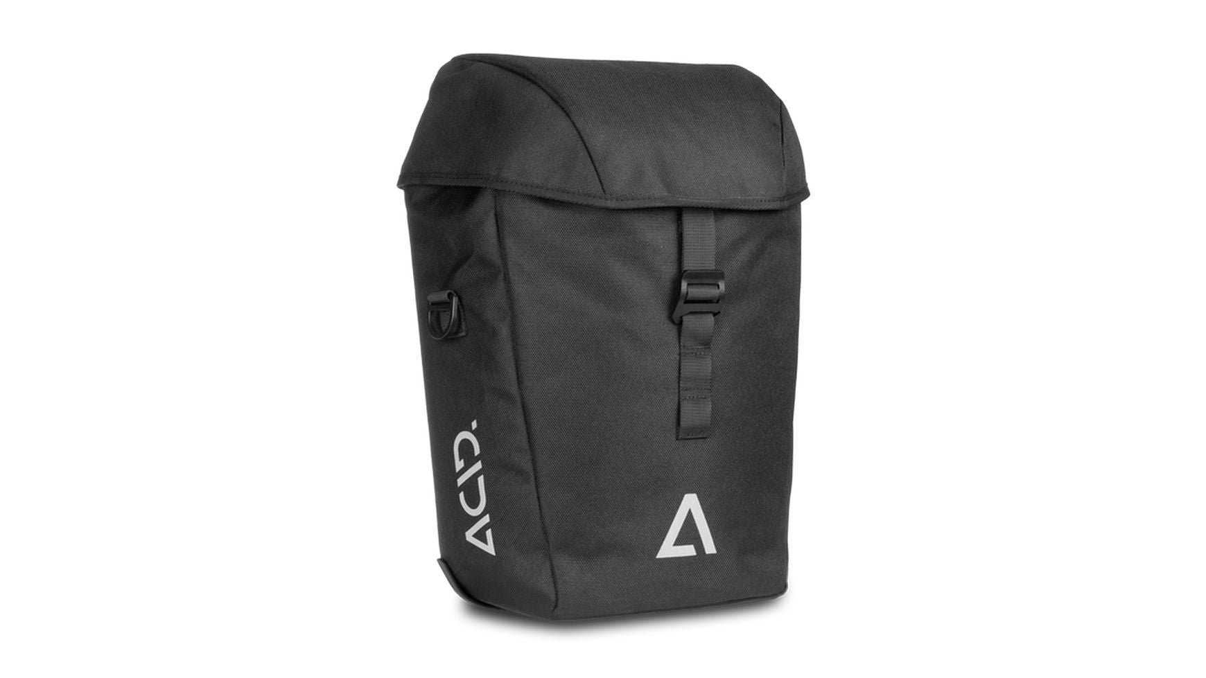 Der ACID CITY 15 SMLink 2.0 ist eine schwarze, rechteckige Fahrradtasche mit Klappe und Schnallenverschluss, weißen, geometrischen Logos und ACID-Schriftzug auf der Vorderseite. Sie lässt sich mit dem SMLink 2.0-System einfach an Ihrem Fahrrad befestigen.